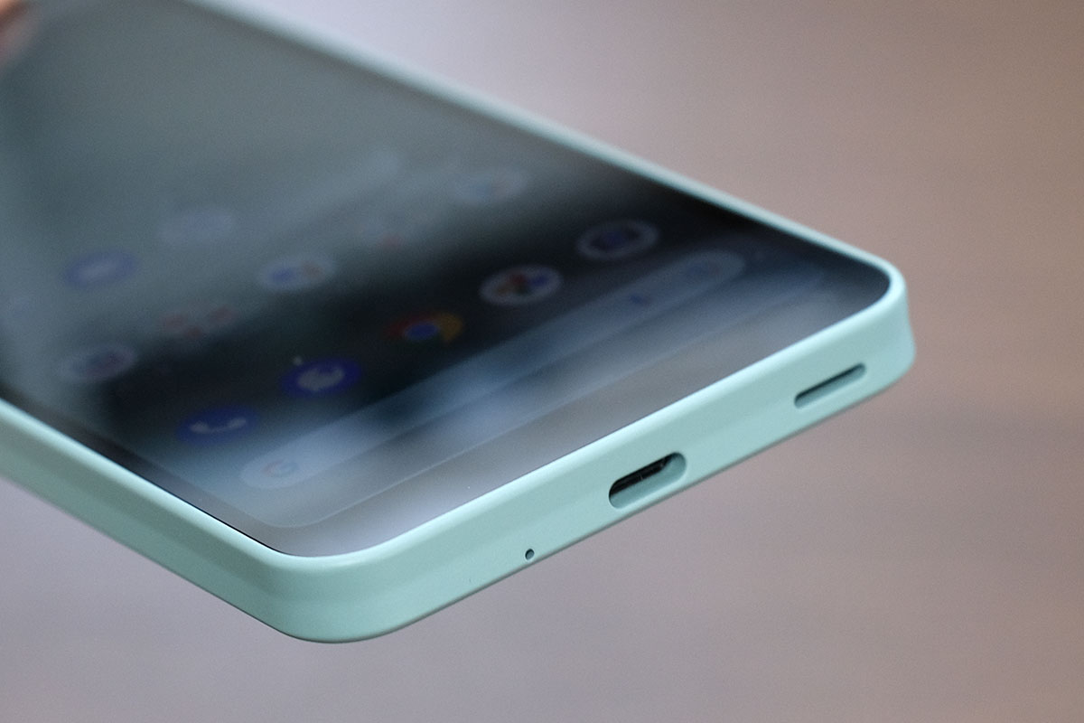 AQUOS wish USB-Cポート
