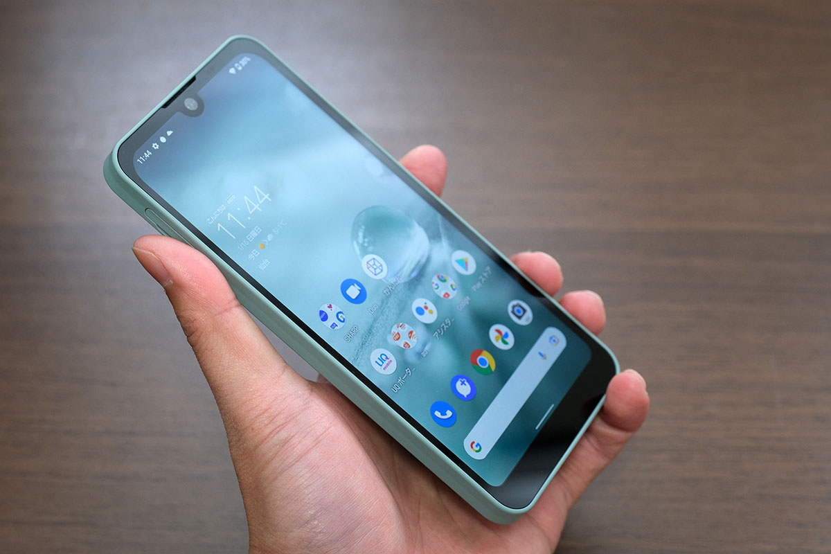 AQUOS wish 正面デザイン
