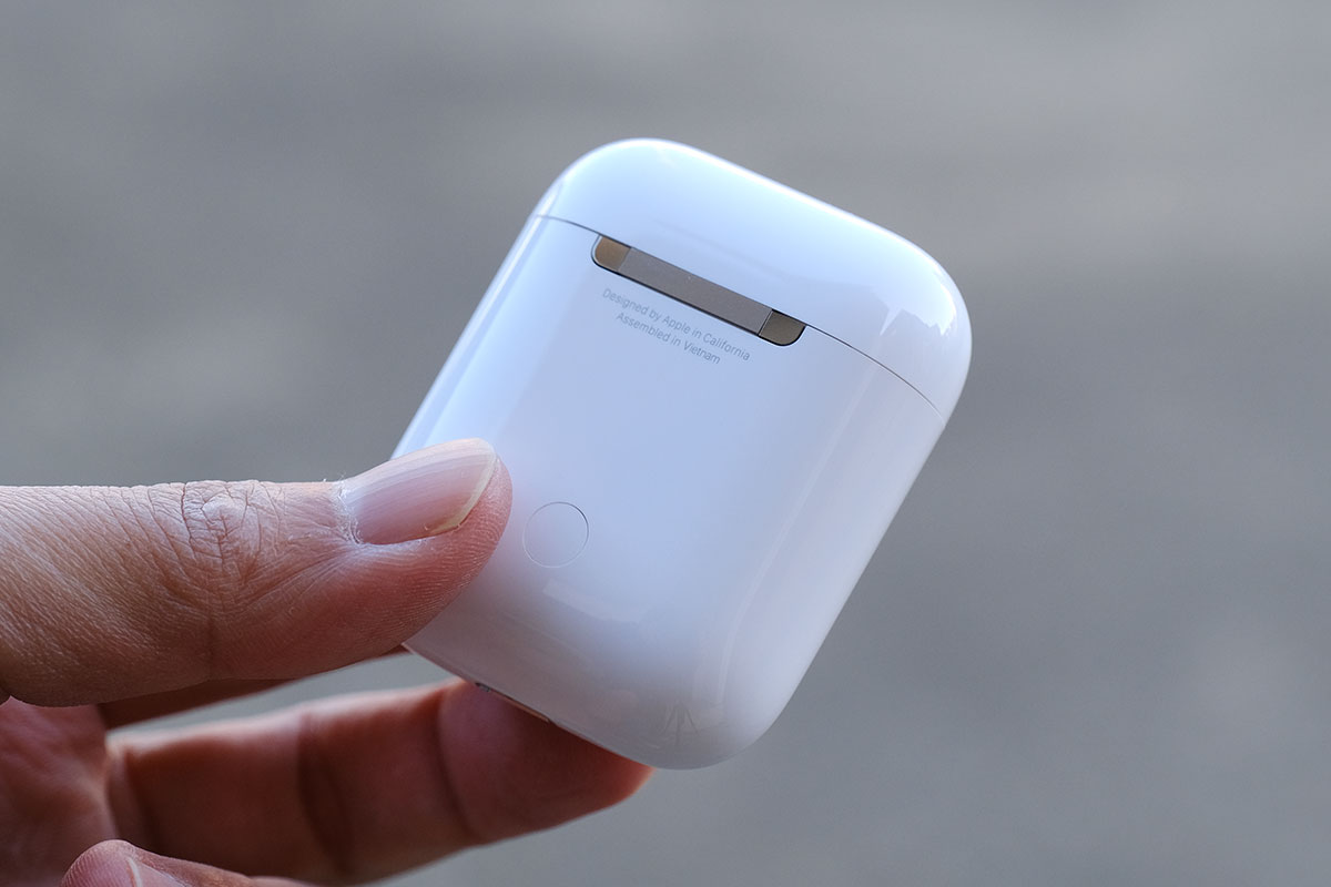 AirPods(第2世代)充電ケースの背面側