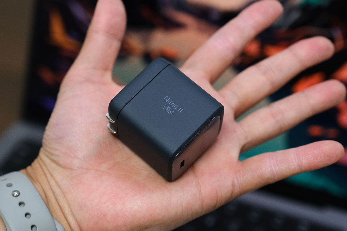 Anker Nano II 65Wのサイズ感