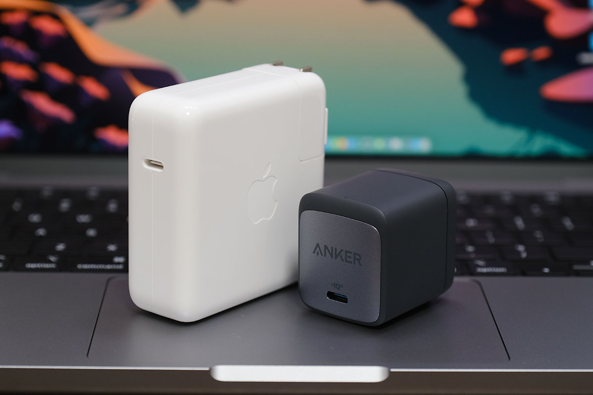 Apple 67W vs Anker Nano II 65W