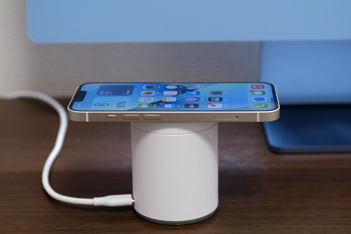 iPhoneを寝かして充電する