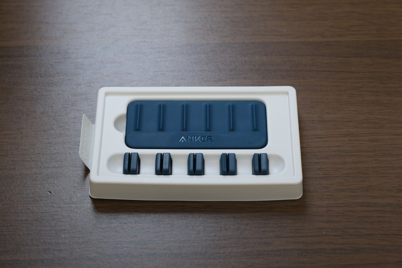Magnetic Cable Holder 同梱品一式