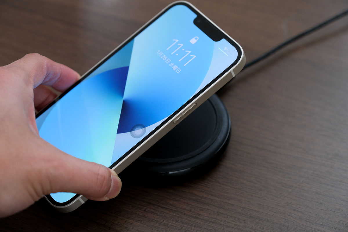 Anker PowerWave Ⅱ PadとiPhone 13