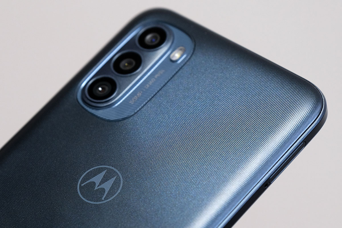 moto g31 背面パネル素材