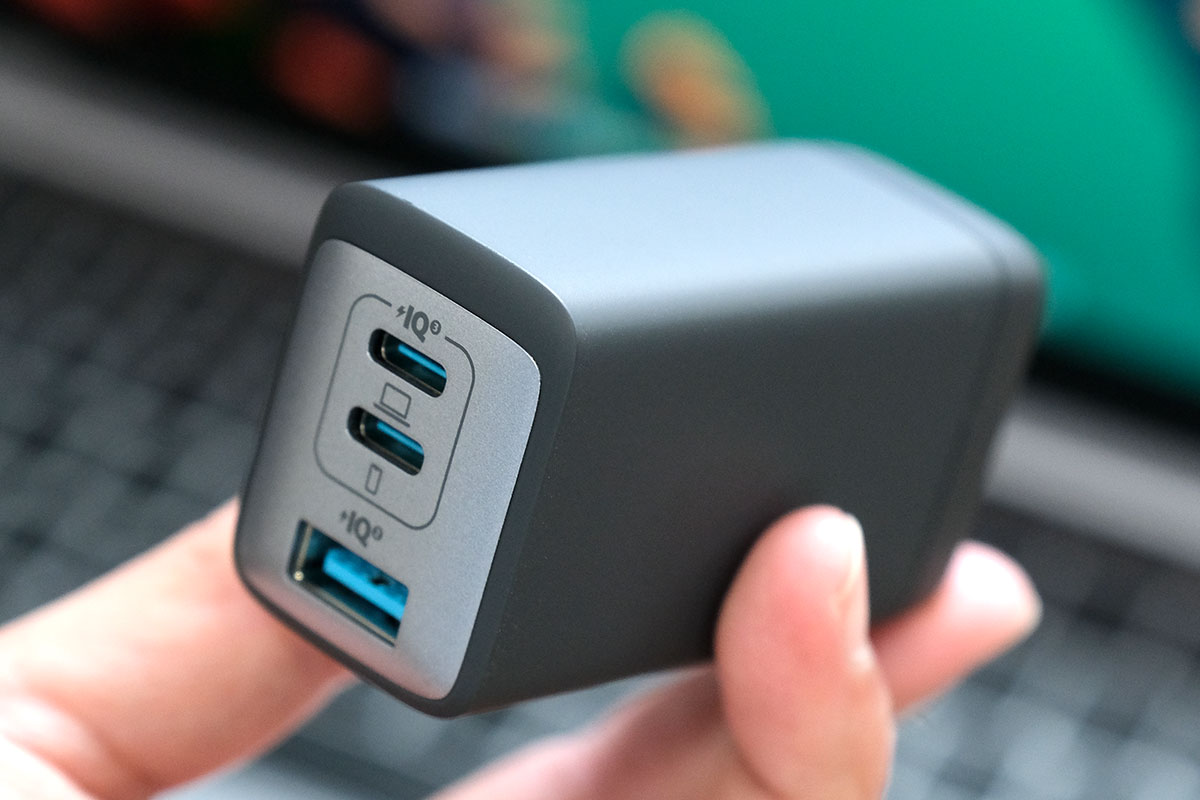 Anker PowerPort III 3-Port 65W Pod メタリックなデザイン