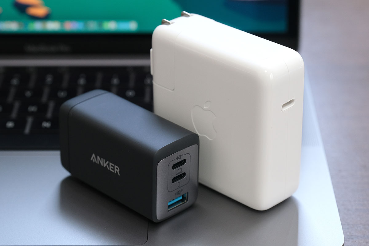 Anker PowerPort III 3-Port 65W Pod vs Apple USC-C 67W
