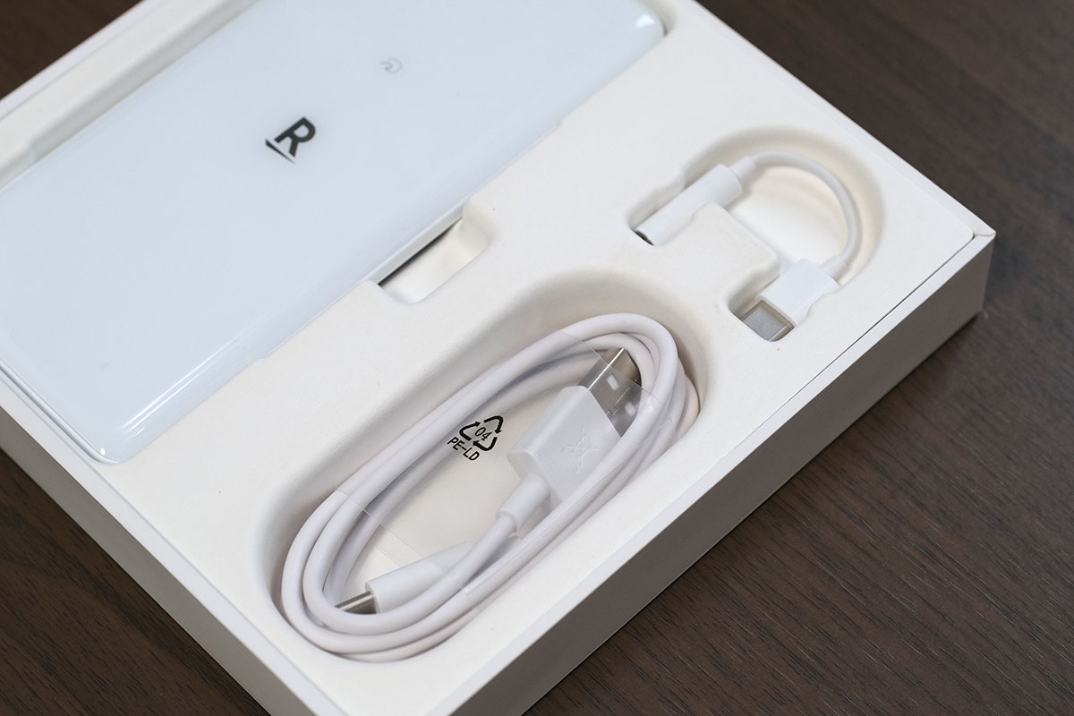 Rakuten Hand 5G 同梱品一式