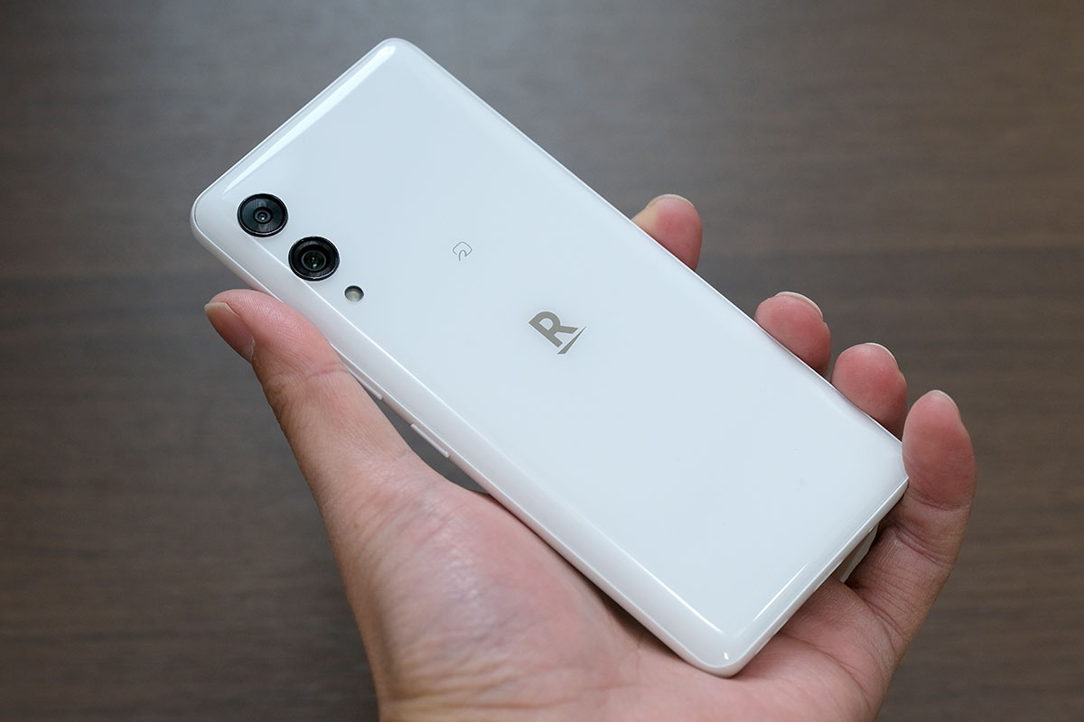 Rakuten Hand 5G 背面パネル