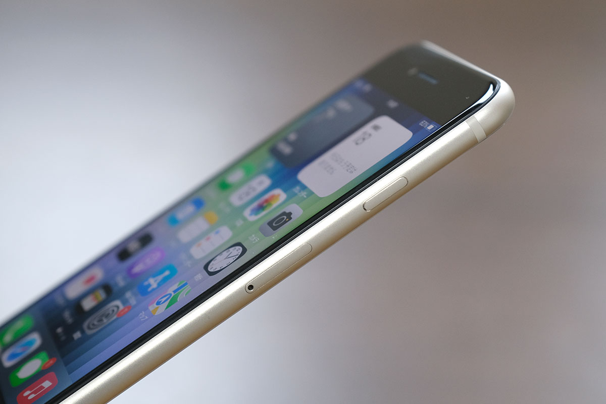 iPhone SE(第3世代)のサイドボタン