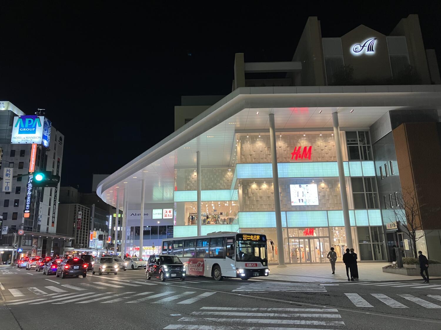 iPhone SE3 広角カメラで夜の街を撮影