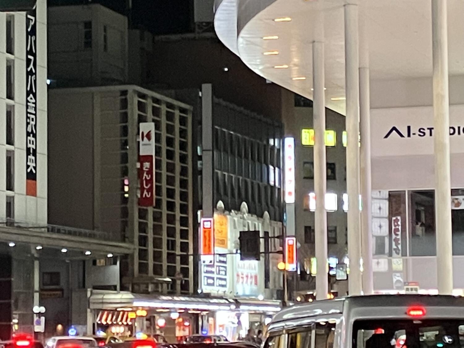 iPhone SE3 広角ズーム5倍で夜の街を撮影