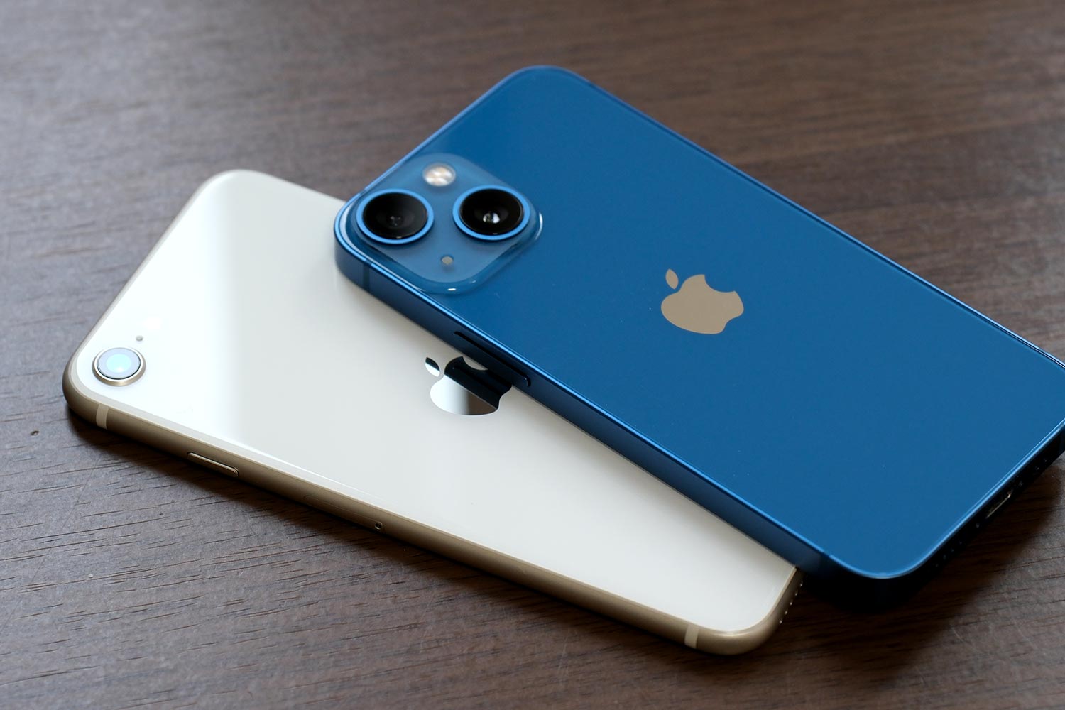 iPhone SE3とiPhone 13 mini