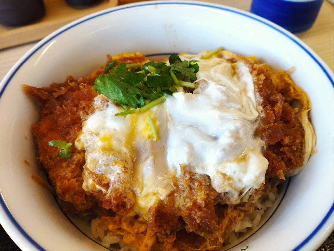Redmi Note 11 広角カメラでカツ丼を撮影