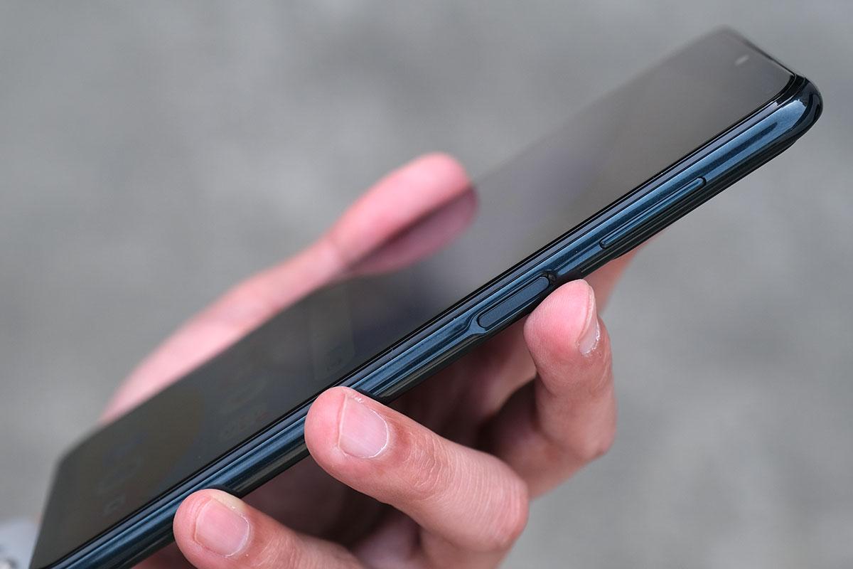 Galaxy M23 サイドボタンと音量ボタン