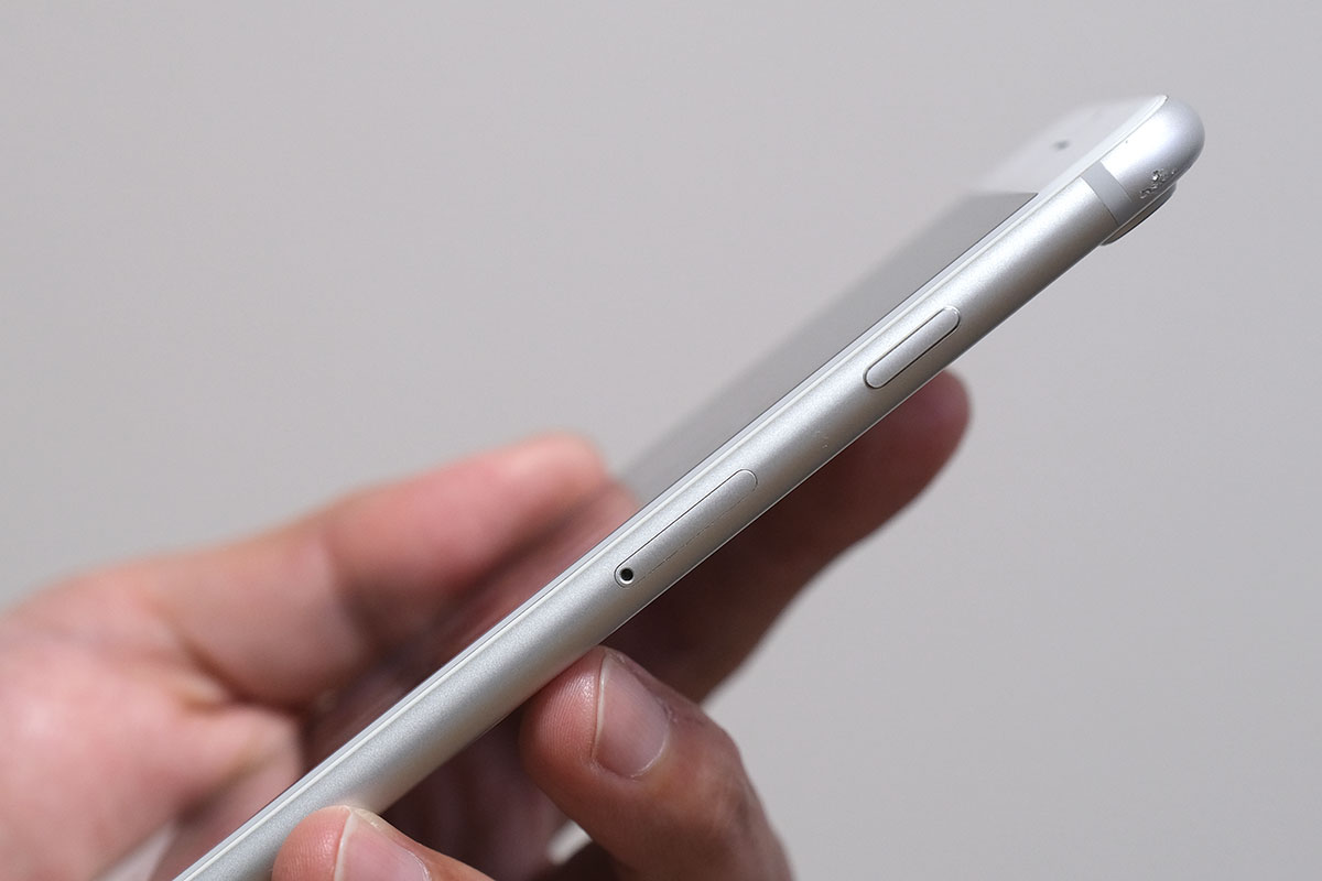 iPhone 7 本体右側