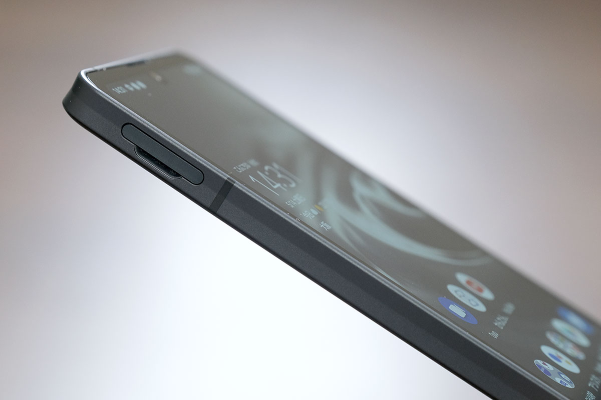 AQUOS sense6s カードスロット