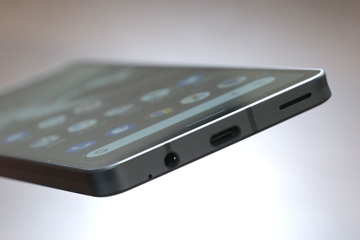 AQUOS sense6s USB-C + 3.5mmオーディオジャック