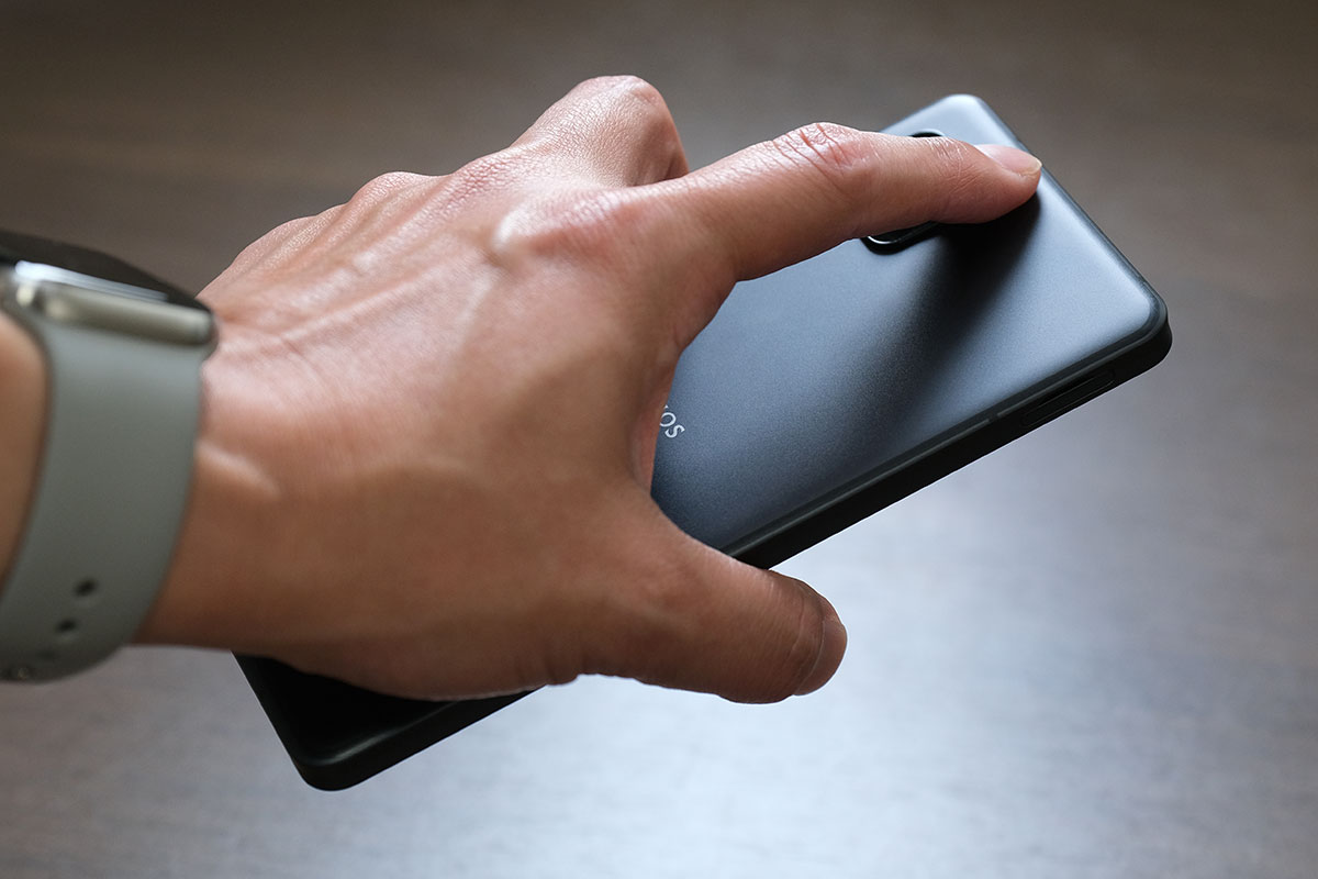 AQUOS sense6s