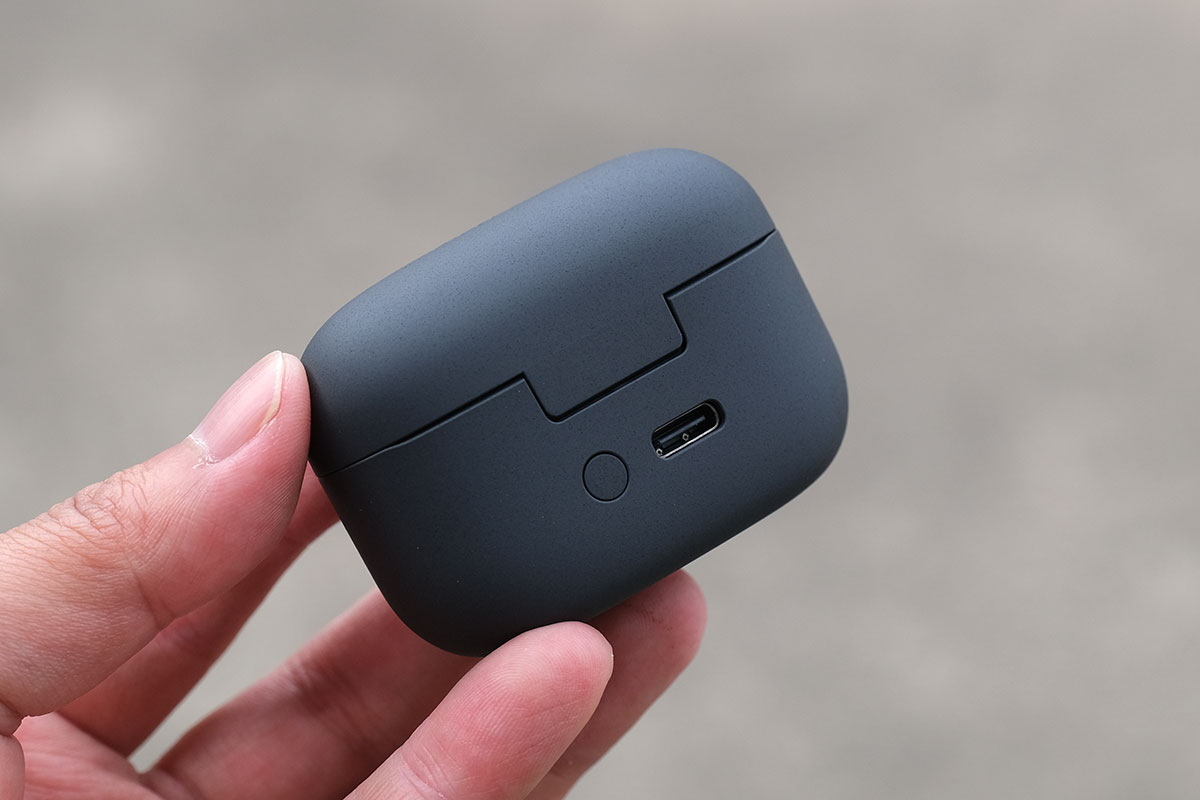 LinkBuds S 充電ポート