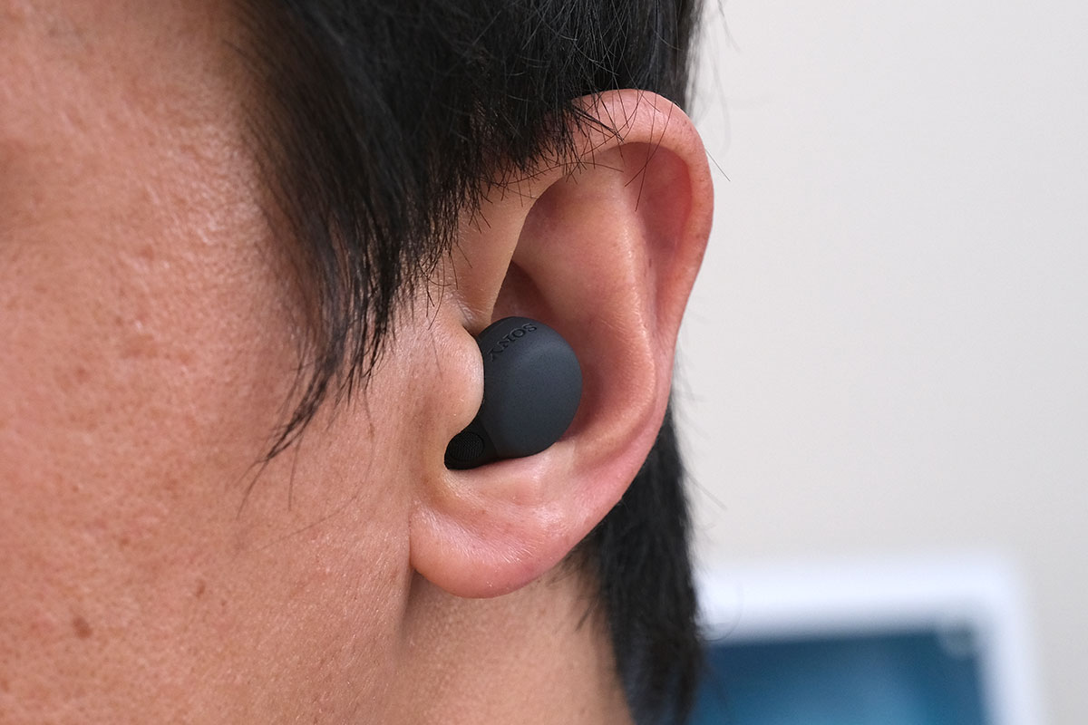 LinkBuds S 装着状態