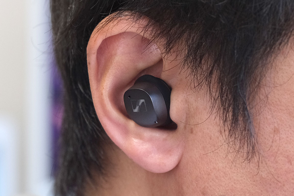 MOMENTUM True Wireless 3 装着状態