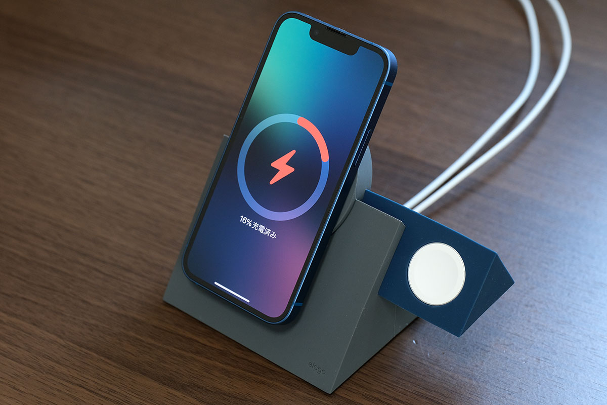 elago MS5でiPhone 13 miniを充電する