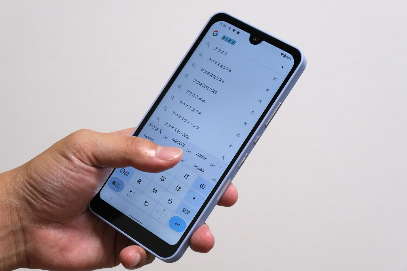 AQUOS wish2 片手でギリ使えるサイズ