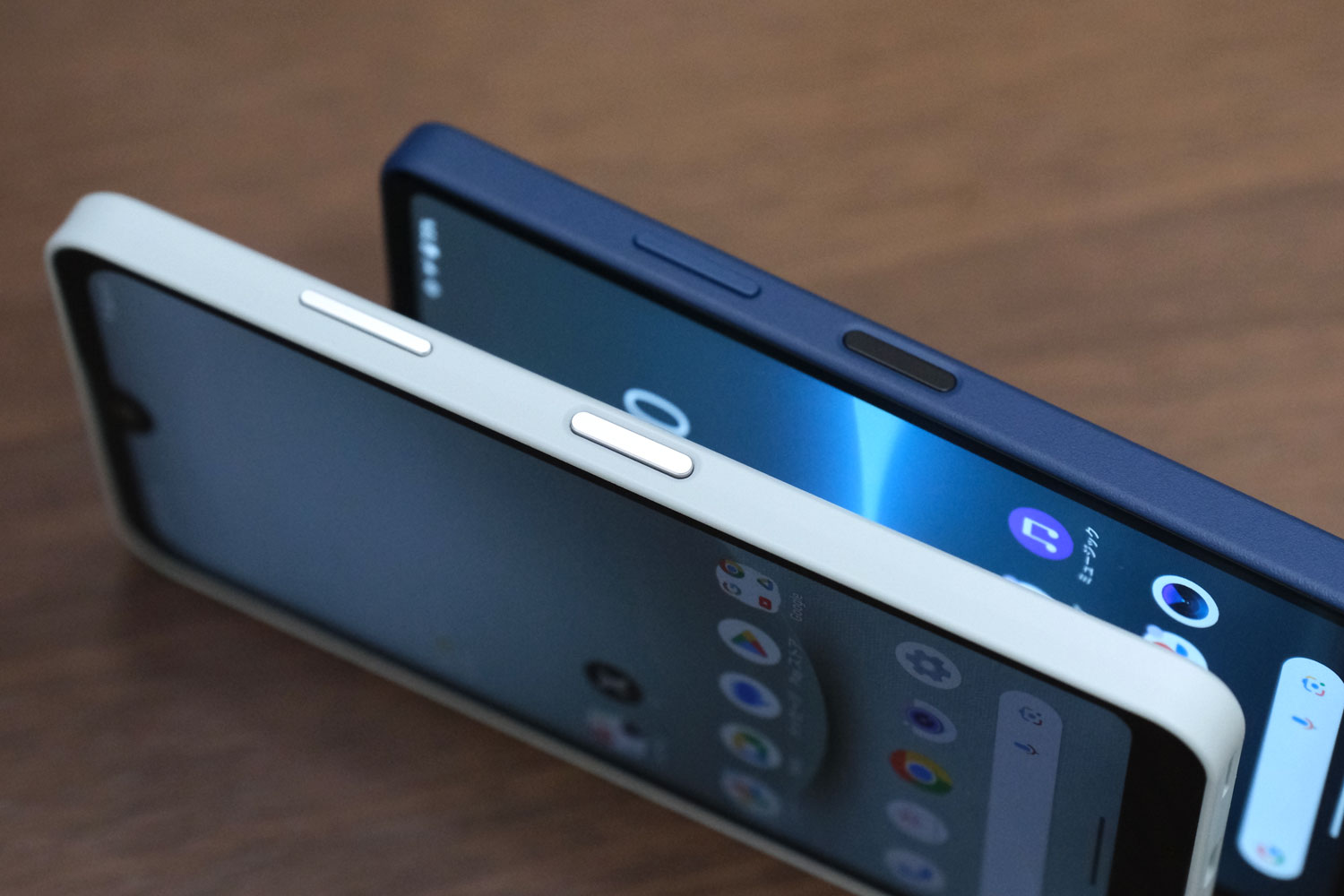 AQUOS wish3 vs Xperia Ace III サイドボタン