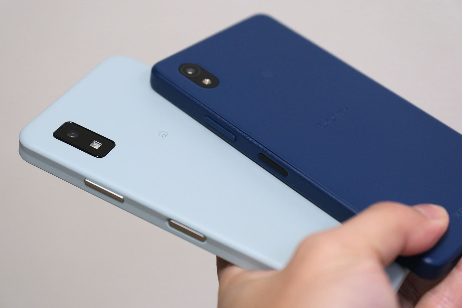 AQUOS wish3 vs Xperia Ace III 筐体