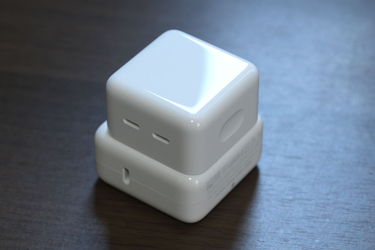 Apple 35W デュアルUSB-C コンパクト電源アダプタの大きさ