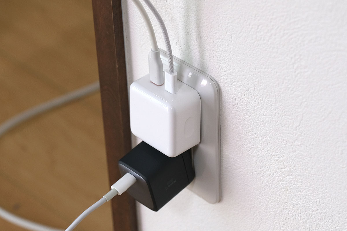 Apple 35W デュアルUSB-C コンパクト電源アダプタとAnker Nano II