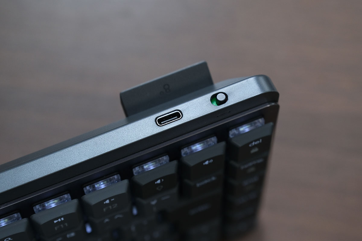 MX Mechanical Mini USB-Cポートと電源