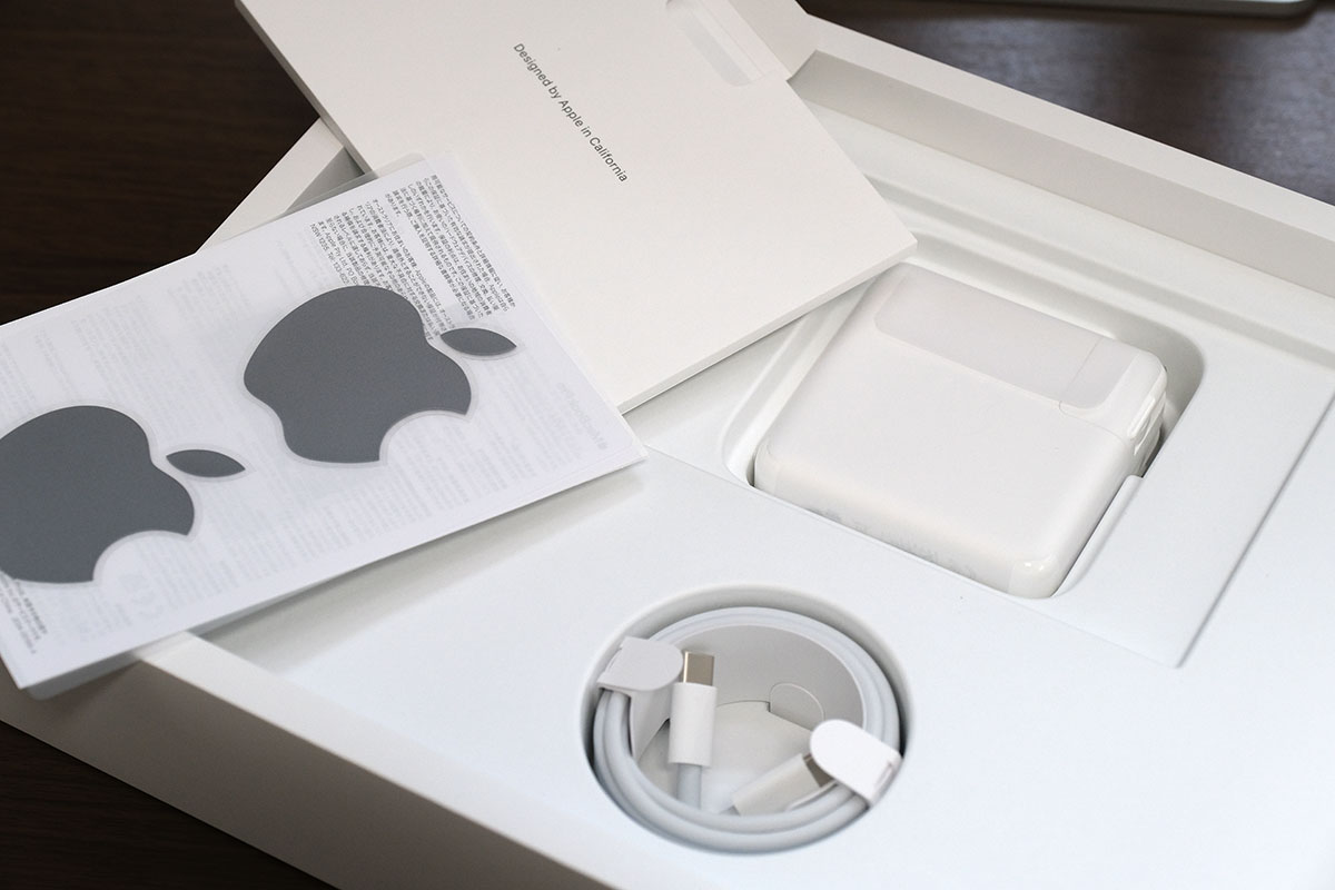 MacBook Pro 13インチ(M2)同梱品