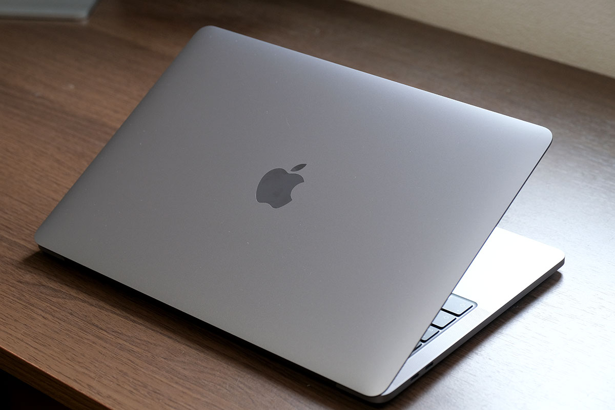 MacBook Pro 13インチ(M2)天板デザイン