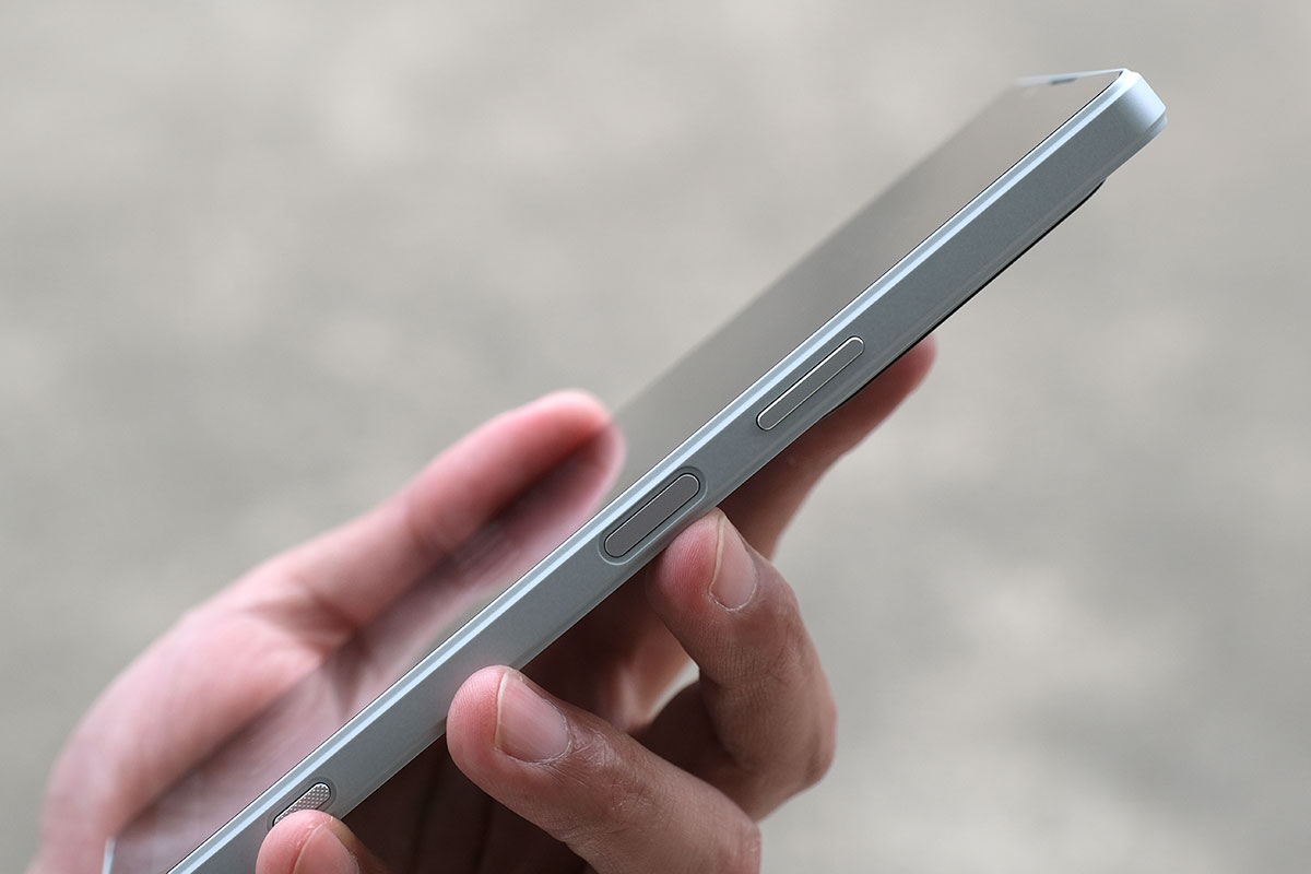 Xperia 1 IV サイドボタンと音量ボタン