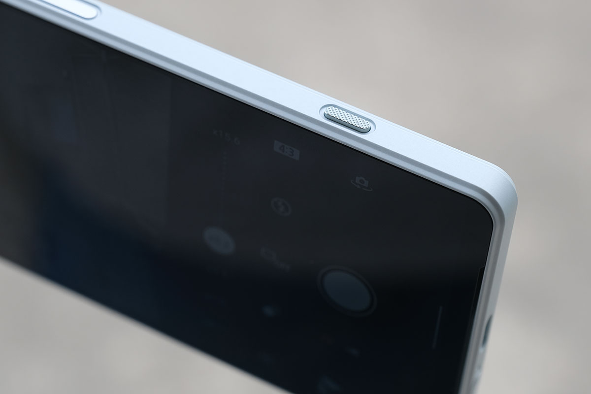 Xperia 1 IV カメラのボタン