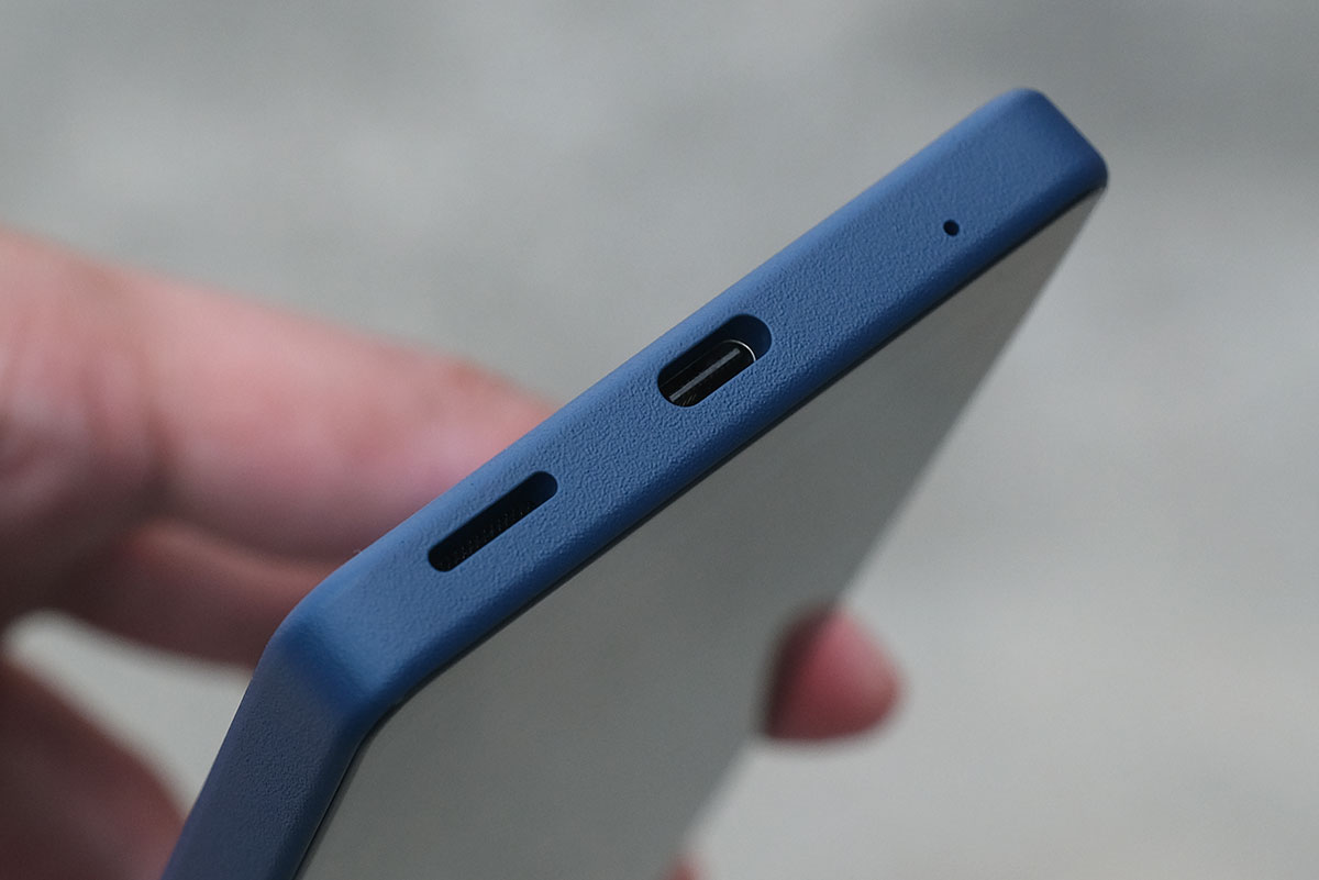 Xperia Ace III 充電ポート