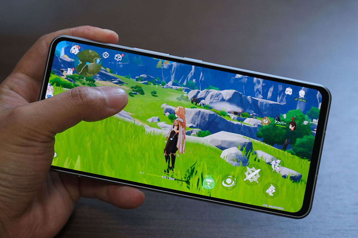 AQUOS R7 原神をプレイ