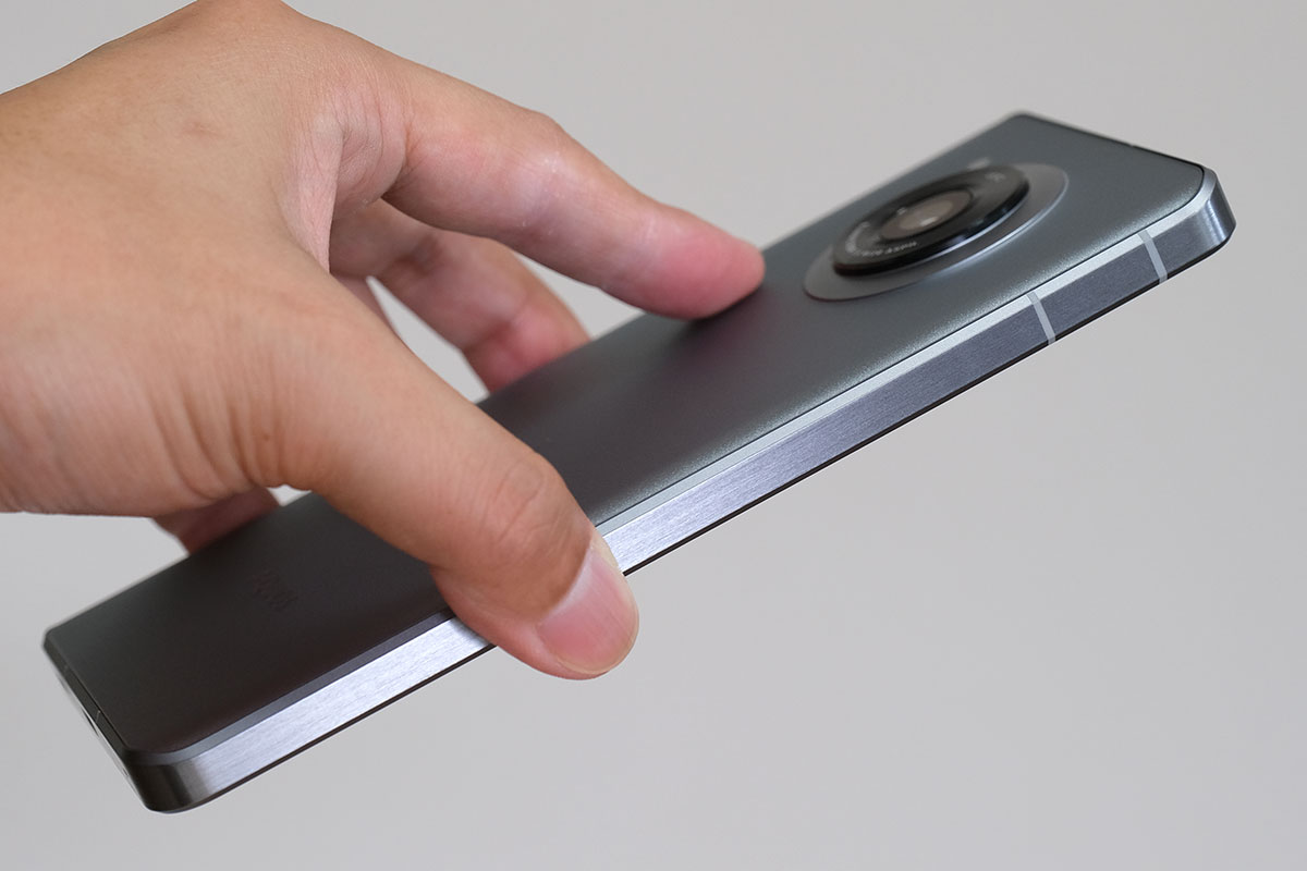 AQUOS R7 筐体左側