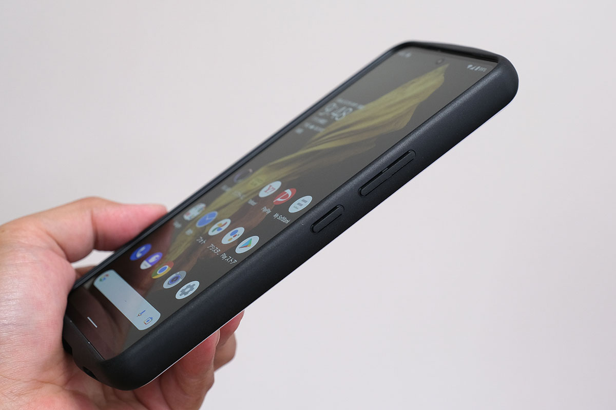AQUOS R7 ケース装着時のサイズ感