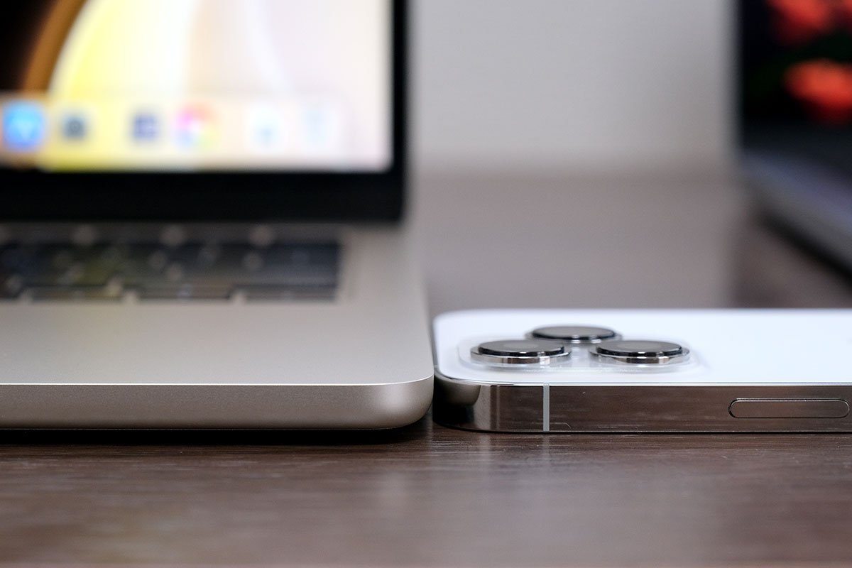 MacBook Air(M2)とiPhone 13 Pro