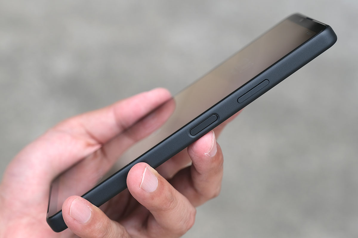 Xperia 10 IV サイドボタンと音量ボタン