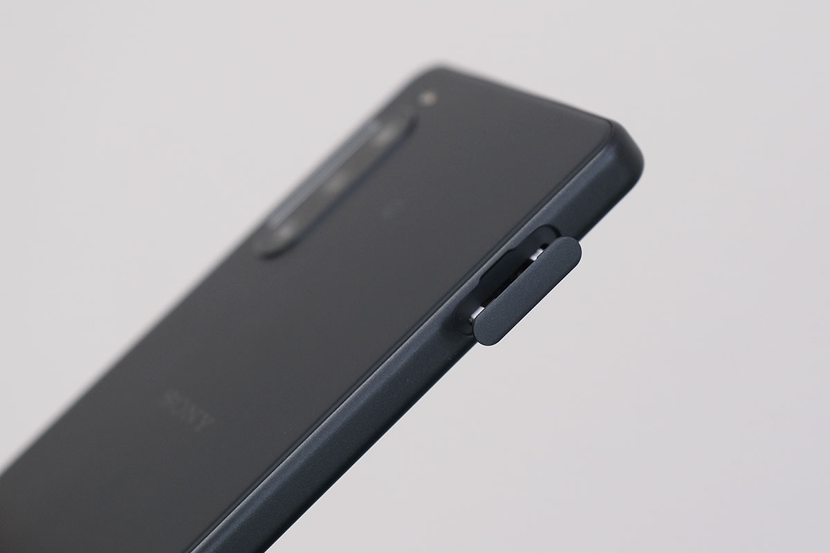 Xperia 10 IV 筐体左側