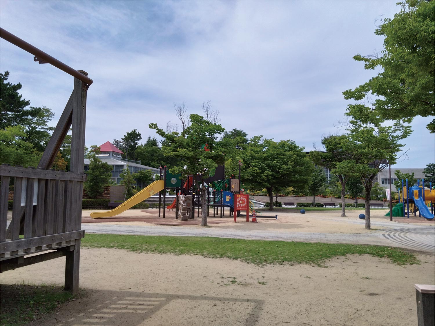 Xperia 10 IV 広角カメラで公園を撮影