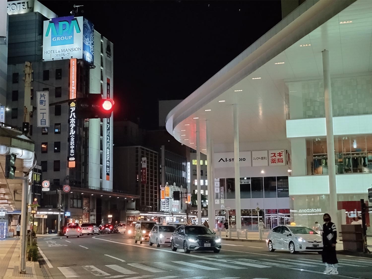 Xperia 10 IVの望遠カメラで夜の街を撮影