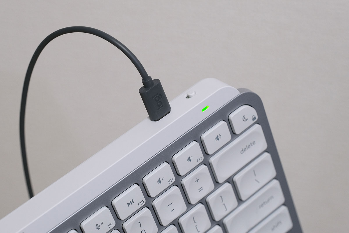MX KEYS mini for Macを充電する