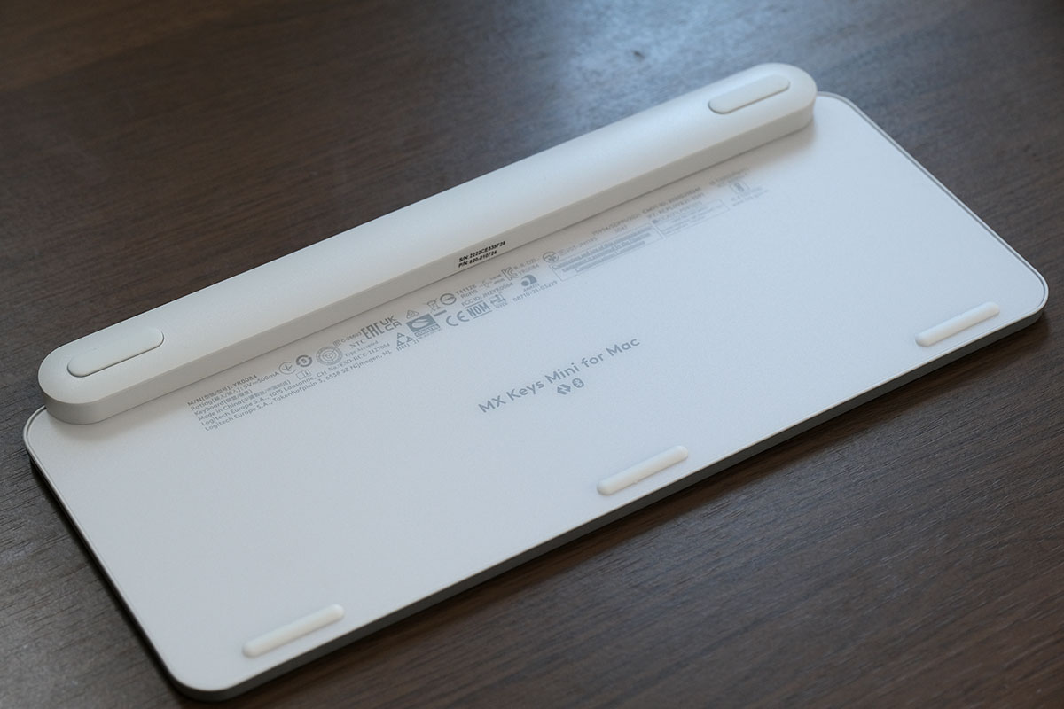 MX KEYS mini for Macの裏側部分
