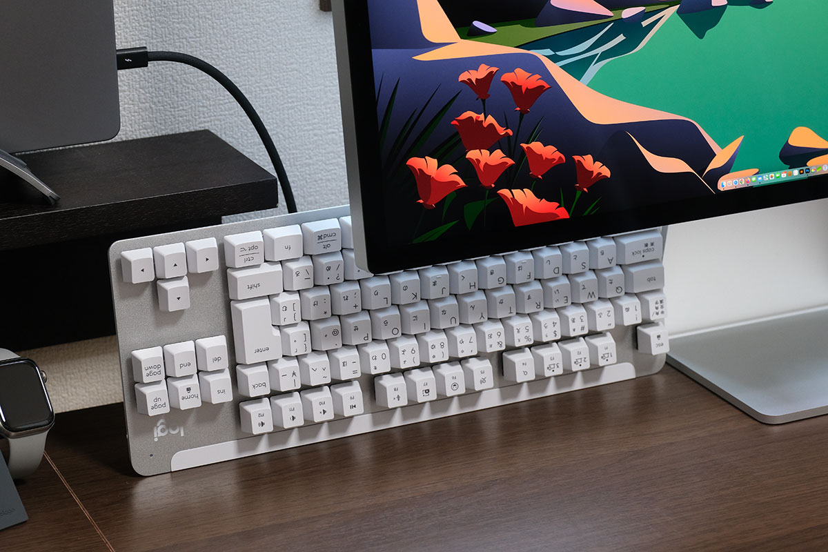 Signature K855をモニター裏に保管
