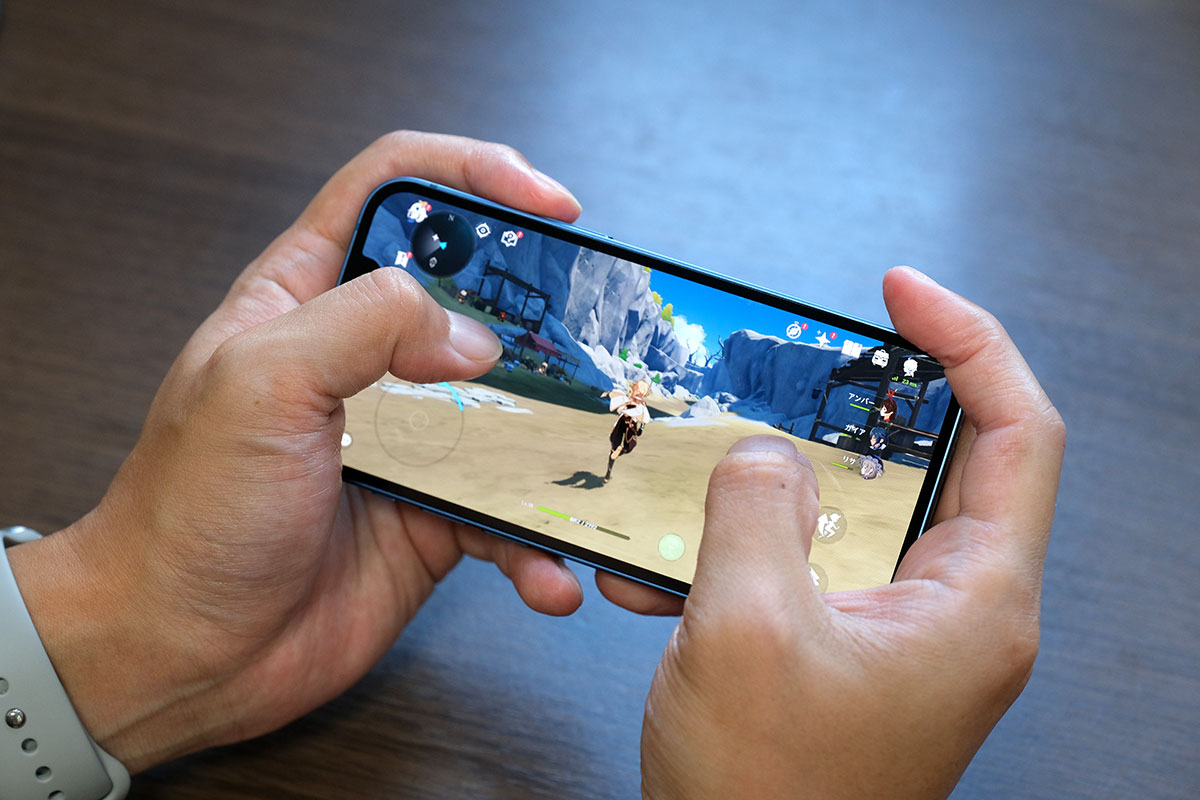 iPhone 13 miniで原神をプレイ